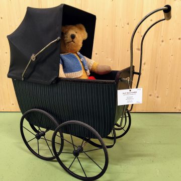 Antiker Puppenwagen